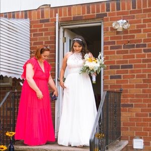 Beautiful Wedding dress from DB studio, worn once. 2 accesories included